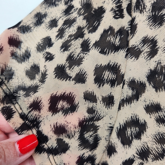 Torrid 0 Mesh Semi Sheer Top Womens Size 12 Leopard Print Tan Black Short Sleeve - Picture 6 of 7